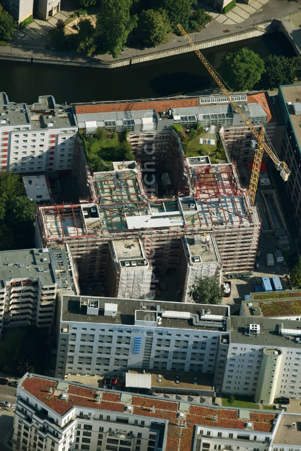 Aerial image Berlin - Residential area of the multi-family house settlement Elisabeth-Mara-Strasse - Wallstrasse in the district Mitte in Berlin, Germany