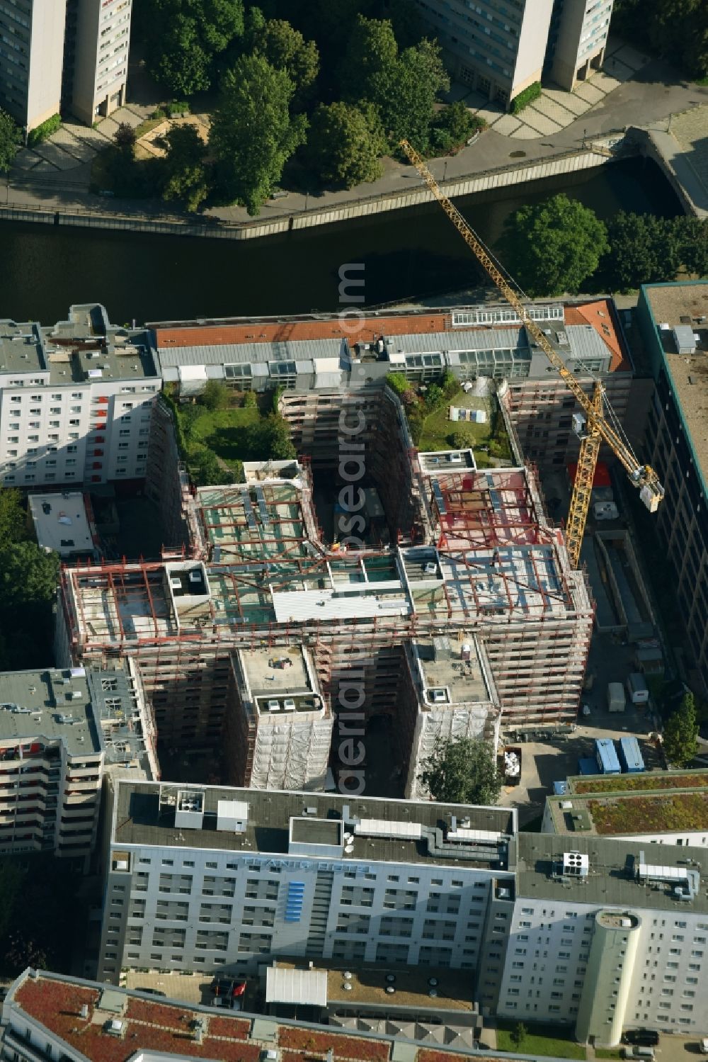 Aerial photograph Berlin - Residential area of the multi-family house settlement Elisabeth-Mara-Strasse - Wallstrasse in the district Mitte in Berlin, Germany