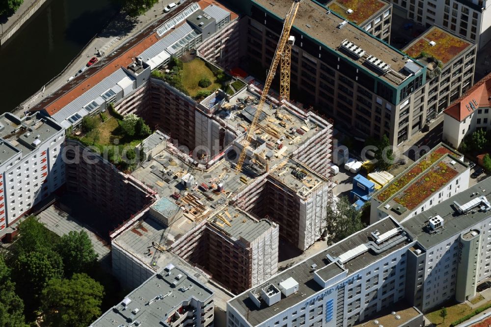 Berlin from the bird's eye view: Residential area of the multi-family house settlement Elisabeth-Mara-Strasse - Wallstrasse in the district Mitte in Berlin, Germany