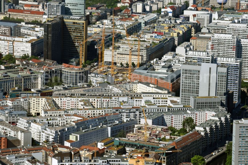 Berlin from the bird's eye view: Residential area of the multi-family house settlement Elisabeth-Mara-Strasse - Wallstrasse in the district Mitte in Berlin, Germany