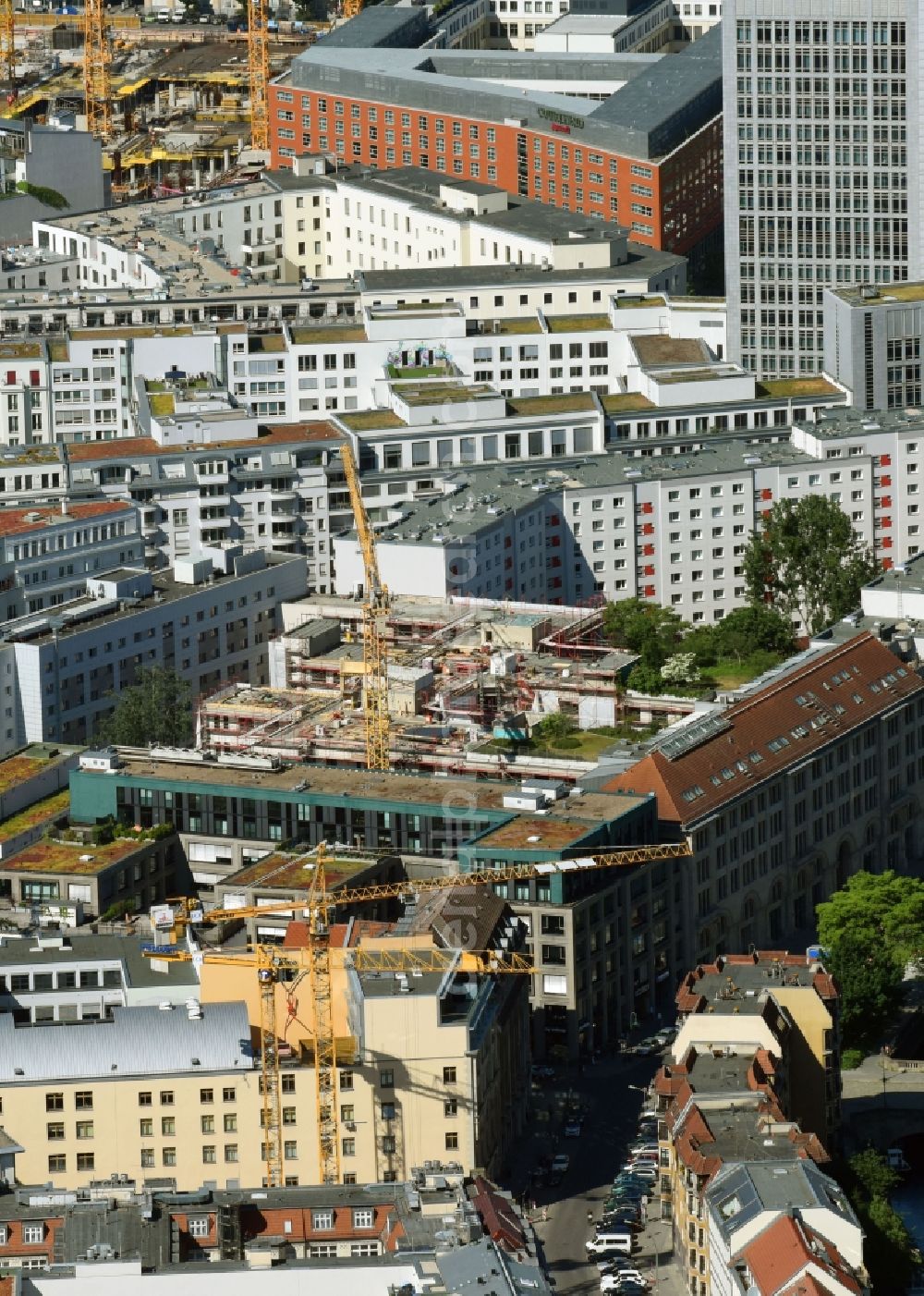 Aerial photograph Berlin - Residential area of the multi-family house settlement Elisabeth-Mara-Strasse - Wallstrasse in the district Mitte in Berlin, Germany