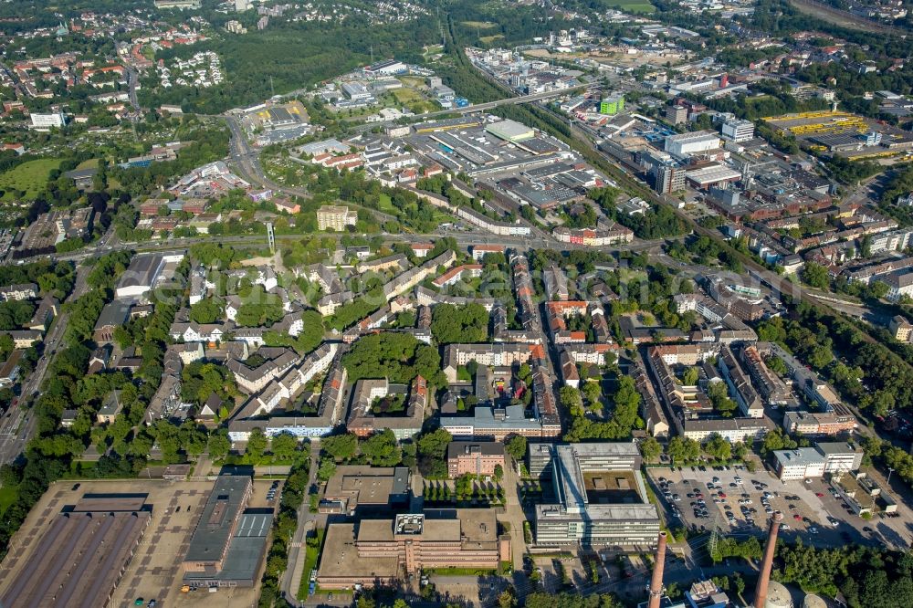 Aerial photograph Essen - Residential area of the multi-family house settlement Eltingviertel in Essen in the state North Rhine-Westphalia