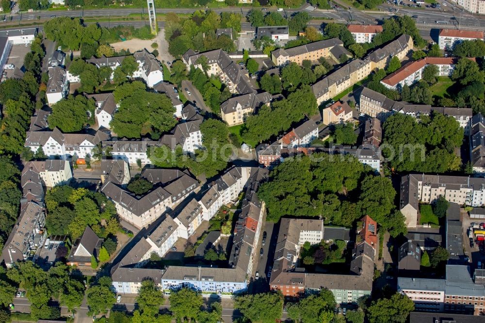 Aerial photograph Essen - Residential area of the multi-family house settlement Eltingviertel in Essen in the state North Rhine-Westphalia