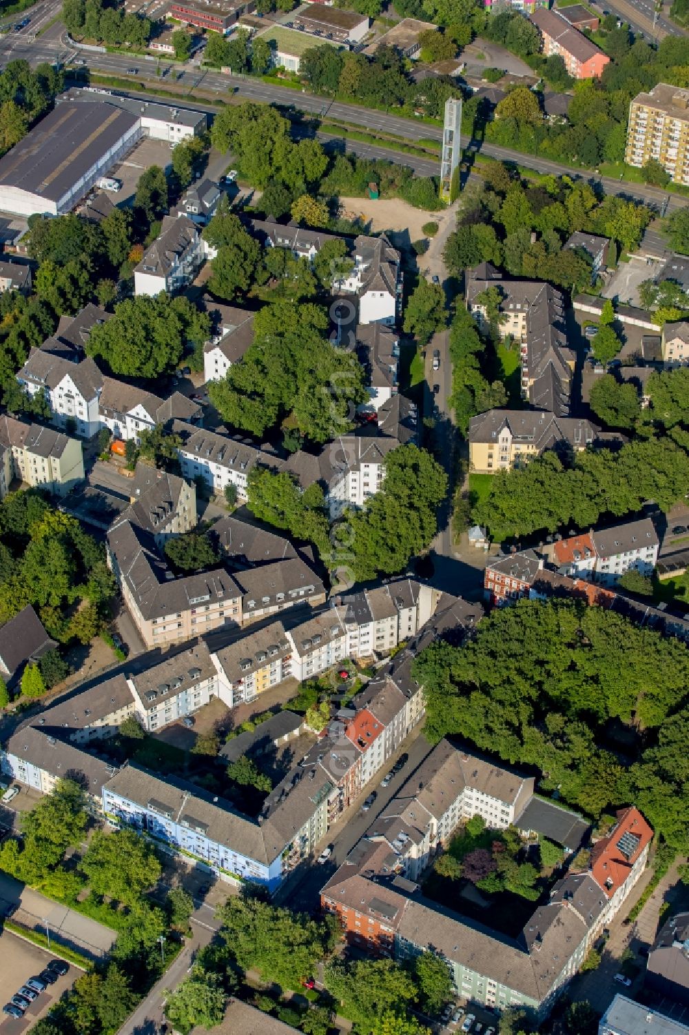 Essen from above - Residential area of the multi-family house settlement Eltingviertel in Essen in the state North Rhine-Westphalia