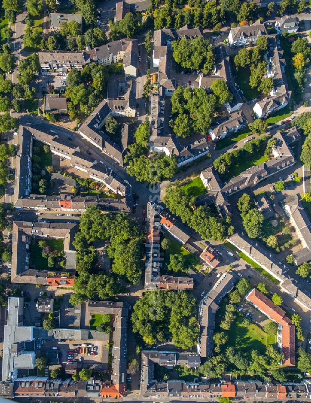 Aerial image Essen - Residential area of the multi-family house settlement Eltingviertel in Essen in the state North Rhine-Westphalia