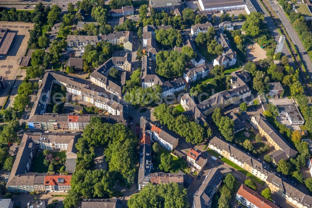 Aerial photograph Essen - Residential area of the multi-family house settlement Eltingviertel in Essen in the state North Rhine-Westphalia