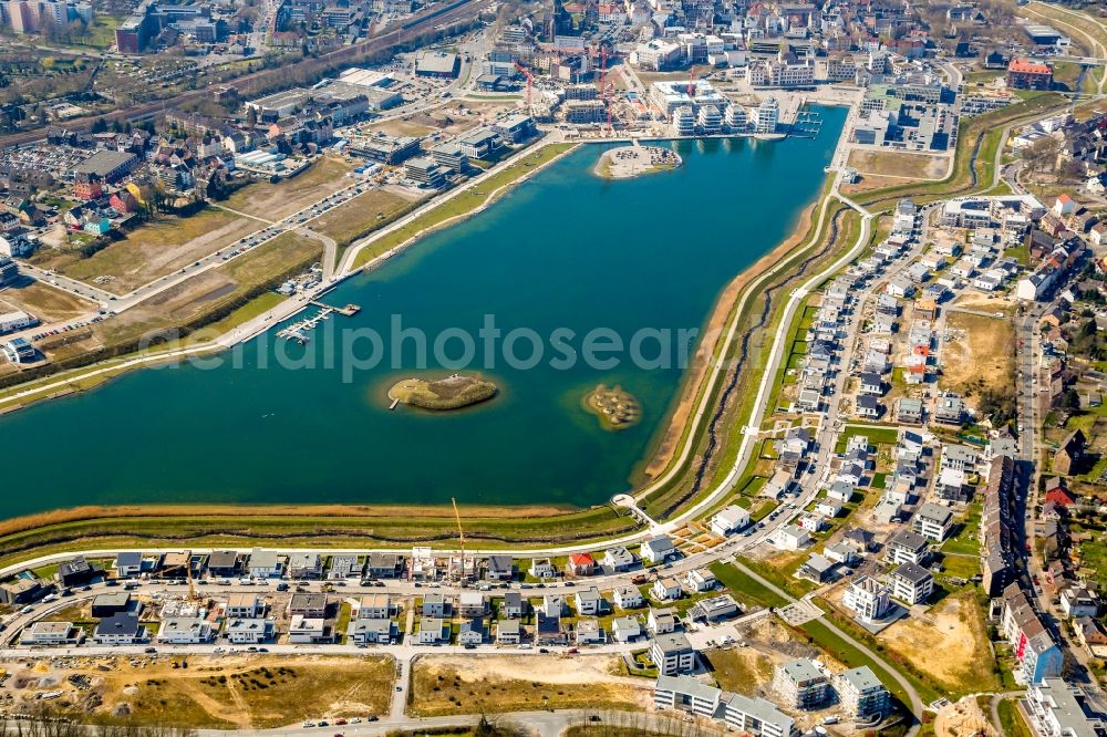 Aerial photograph Dortmund - Residential area of the multi-family house settlement An den Emscherauen on Phoenix See in Dortmund in the state North Rhine-Westphalia, Germany