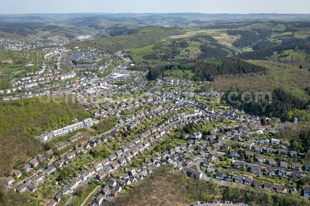 Aerial image Siegen - Residential area of the multi-family house settlement entlong of Anton-Delius-Strasse - In of Winchenbach - Hambergstrasse in Siegen in the state North Rhine-Westphalia, Germany