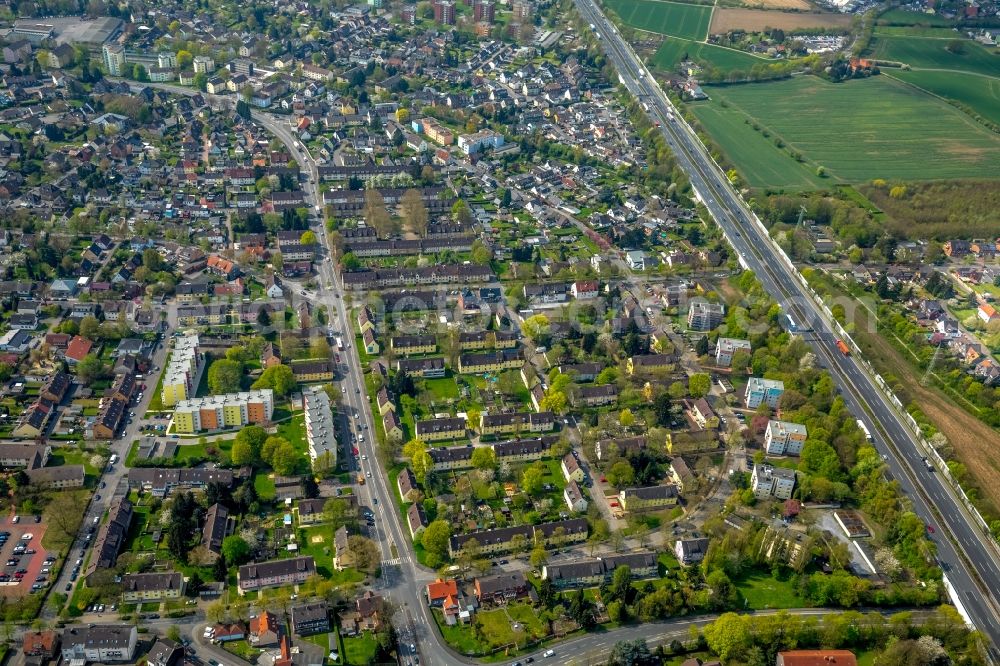 Kamen from above - Residential area of the multi-family house settlement along the Bogenstrasse - Nordring in Kamen in the state North Rhine-Westphalia, Germany