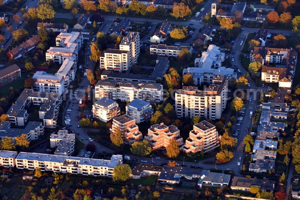 Aerial photograph Lübeck - Residential area of the multi-family house settlement along the Brahmstrasse - Brucknerstrasse in Luebeck in the state Schleswig-Holstein, Germany