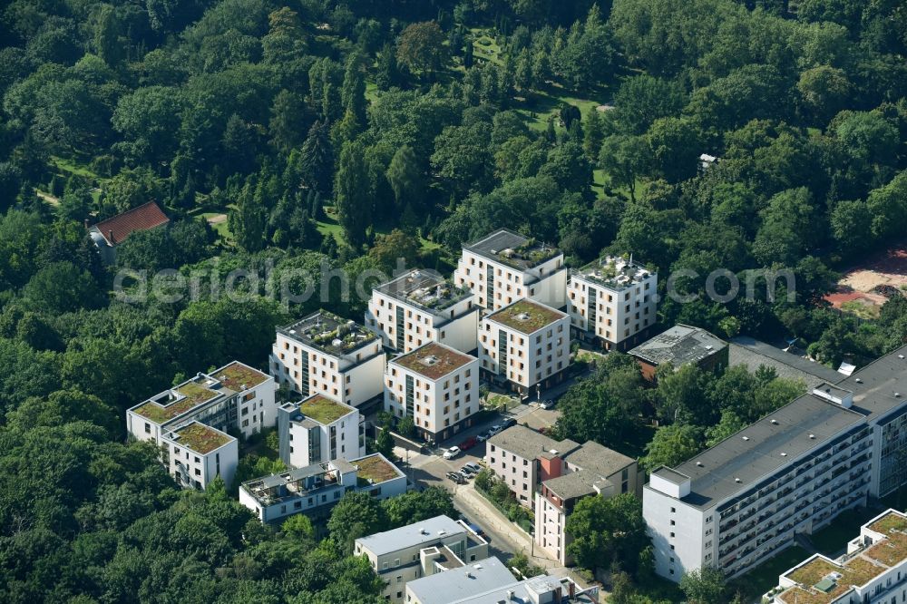 Aerial image Berlin - Residential area of the multi-family house settlement along the Diestelmeyerstrasse in the district Friedrichshain-Kreuzberg in Berlin, Germany