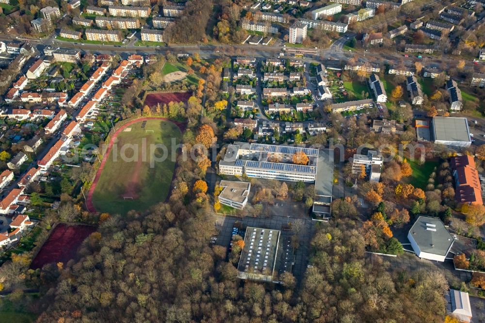 Aerial image Duisburg - Residential area of the multi-family house settlement along the Drosselgasse and Im Kleinen Feld in the district Aldenrade in Duisburg in the state North Rhine-Westphalia