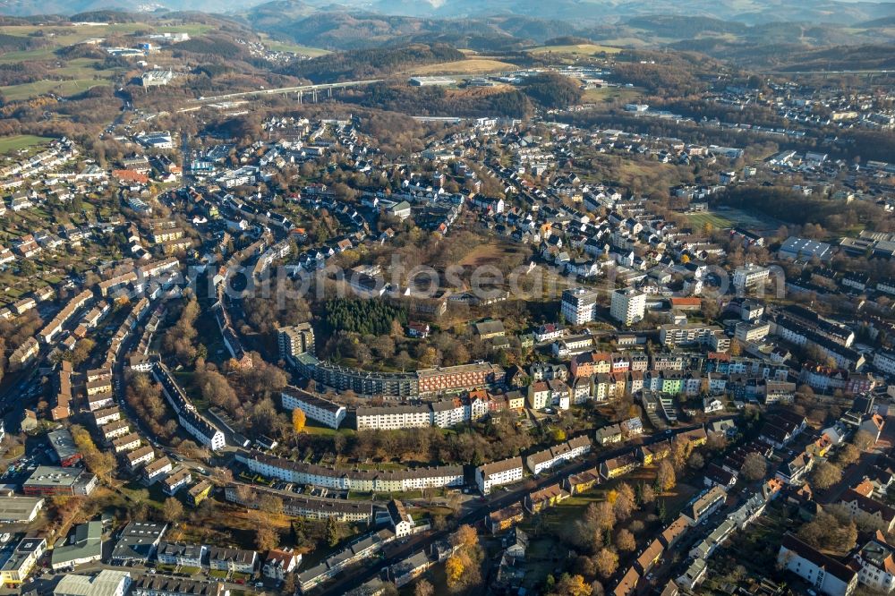 Lüdenscheid from the bird's eye view: Residential area of the multi-family house settlement along the Elsa-Braendstroem-Strasse - Werdohler Strasse in Luedenscheid in the state North Rhine-Westphalia, Germany