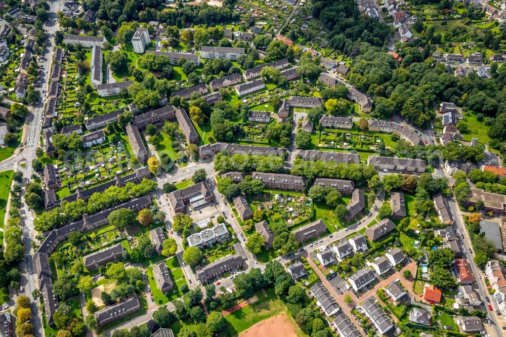 Essen from above - Residential area of the multi-family house settlement along the Fuerstaebtissenstrasse and of Johann-Kruse-Str. in Essen in the state North Rhine-Westphalia, Germany