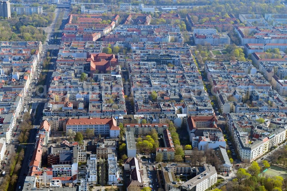 Aerial photograph Berlin - Residential area of the multi-family house settlement along the Greifswalder Strasse - Boetzowstrasse in the district Prenzlauer Berg in Berlin, Germany