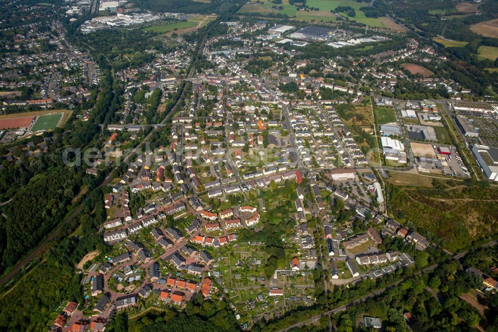 Aerial photograph Bottrop - Residential area of a multi-family house settlement along the Hebeleckstrasse and the Johannesstrasse in Bottrop in the state North Rhine-Westphalia