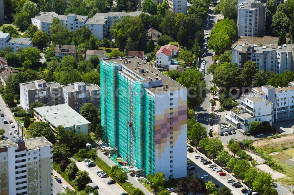 Frankfurt am Main from the bird's eye view: Residential area of the multi-family house settlement along the Homburger Landstrasse in Frankfurt in the state Hesse, Germany