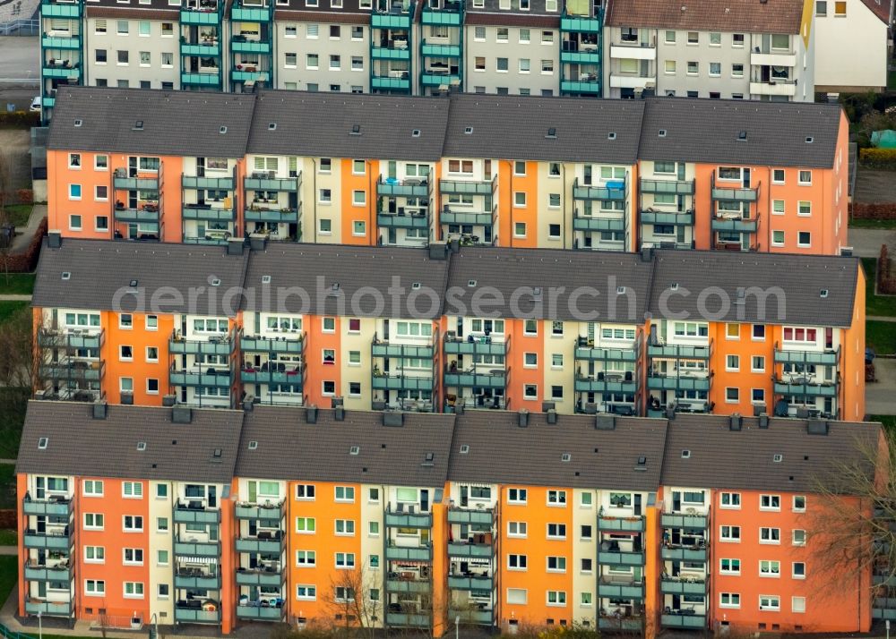 Aerial photograph Herne - Residential area of the multi-family house settlement along the Horststrasse in Herne in the state North Rhine-Westphalia, Germany