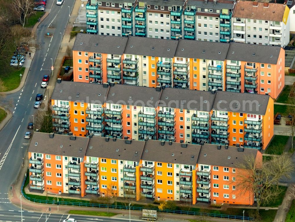 Herne from the bird's eye view: Residential area of the multi-family house settlement along the Horststrasse in Herne in the state North Rhine-Westphalia, Germany