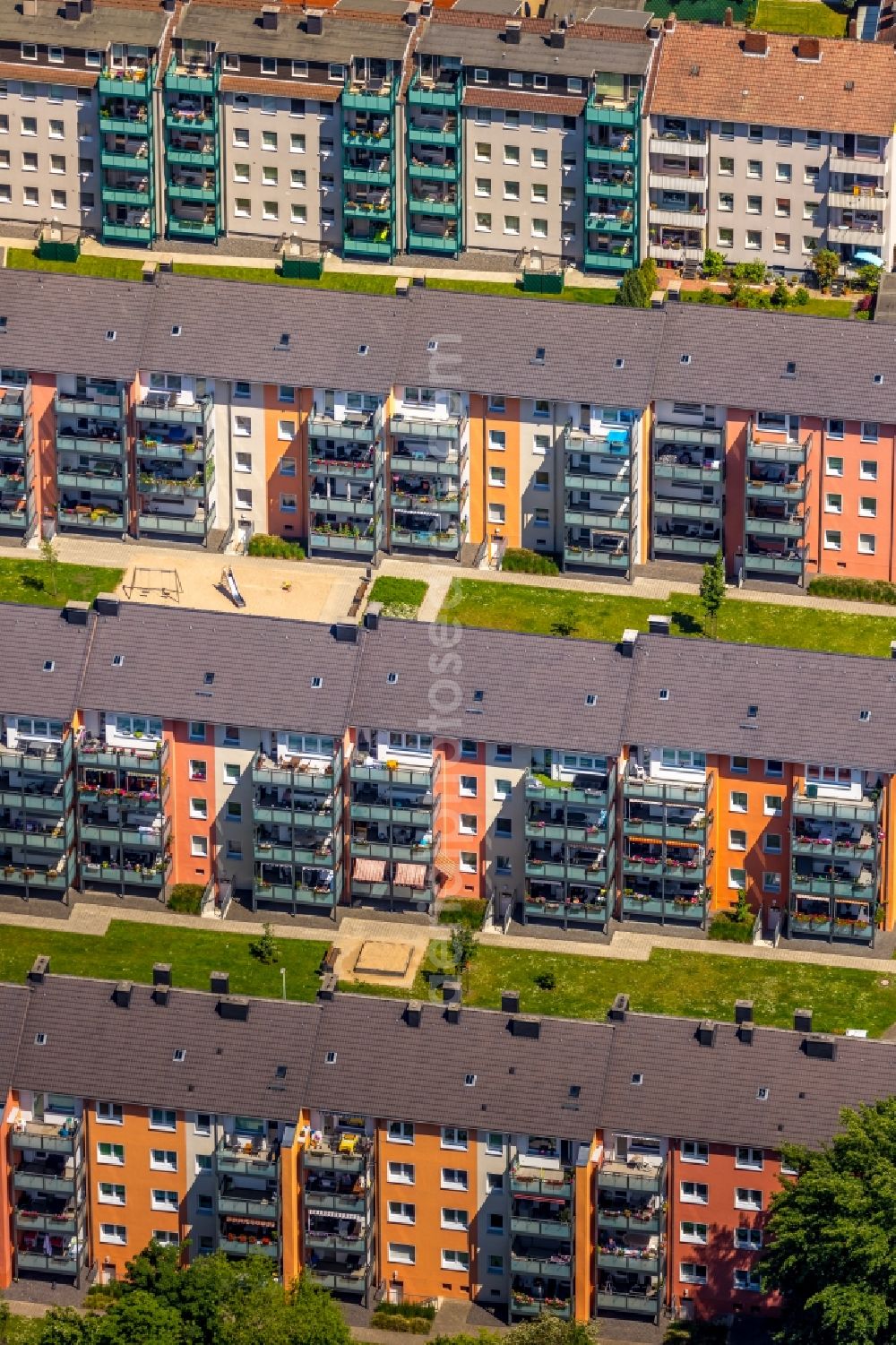 Aerial image Herne - Residential area of the multi-family house settlement along the Horststrasse in Herne in the state North Rhine-Westphalia, Germany