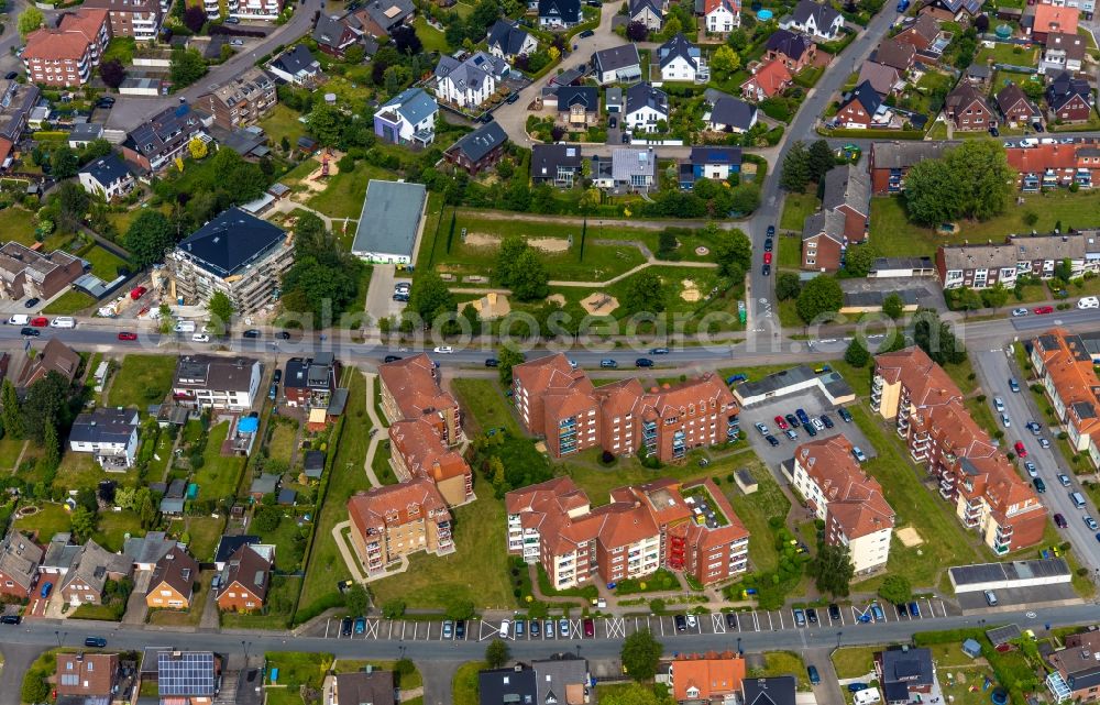 Aerial photograph Werne - Residential area of the multi-family house settlement along the Humboldtstrasse - Schlaunstrasse in Werne in the state North Rhine-Westphalia, Germany