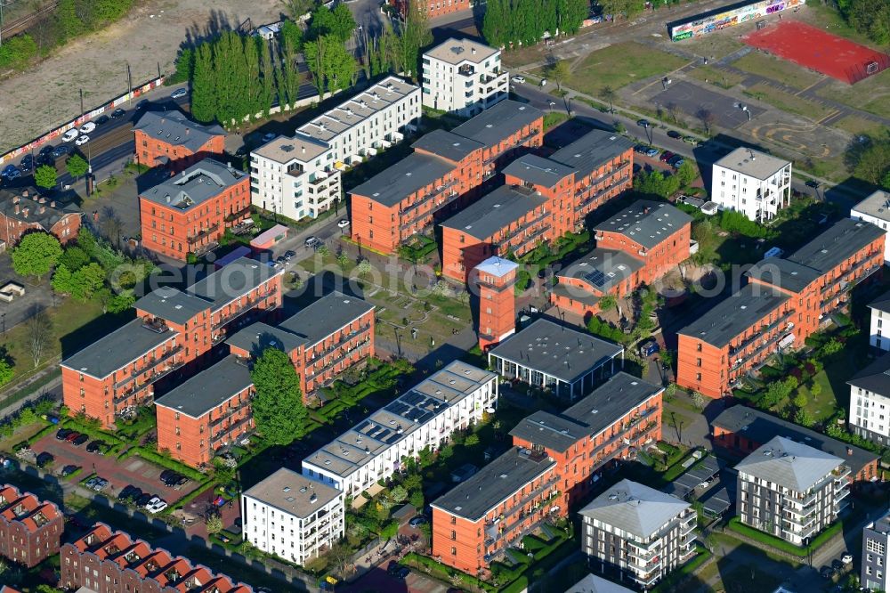 Aerial image Berlin - Residential area of the multi-family housing estate along Karl-Wilker-Strasse - Friedrich-Jacobs-Promenade in the district of Rummelsburg in Berlin, Germany