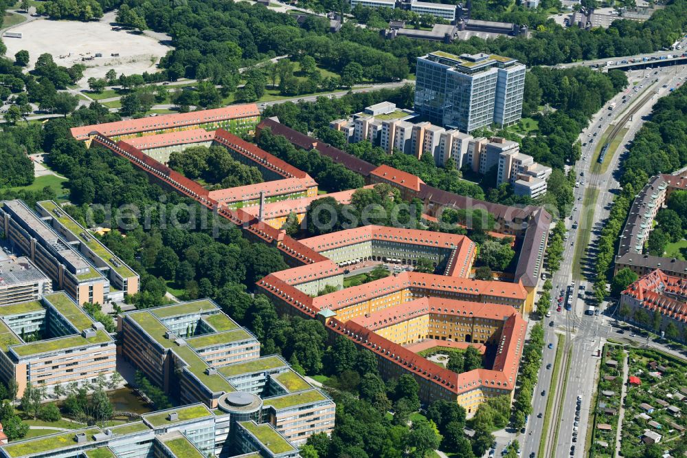 Aerial image München - Residential area of the multi-family house settlement along the Lampadiusstrasse - Dachauer Strasse - Franz-Marc-Strasse in the district Moosach in Munich in the state Bavaria, Germany