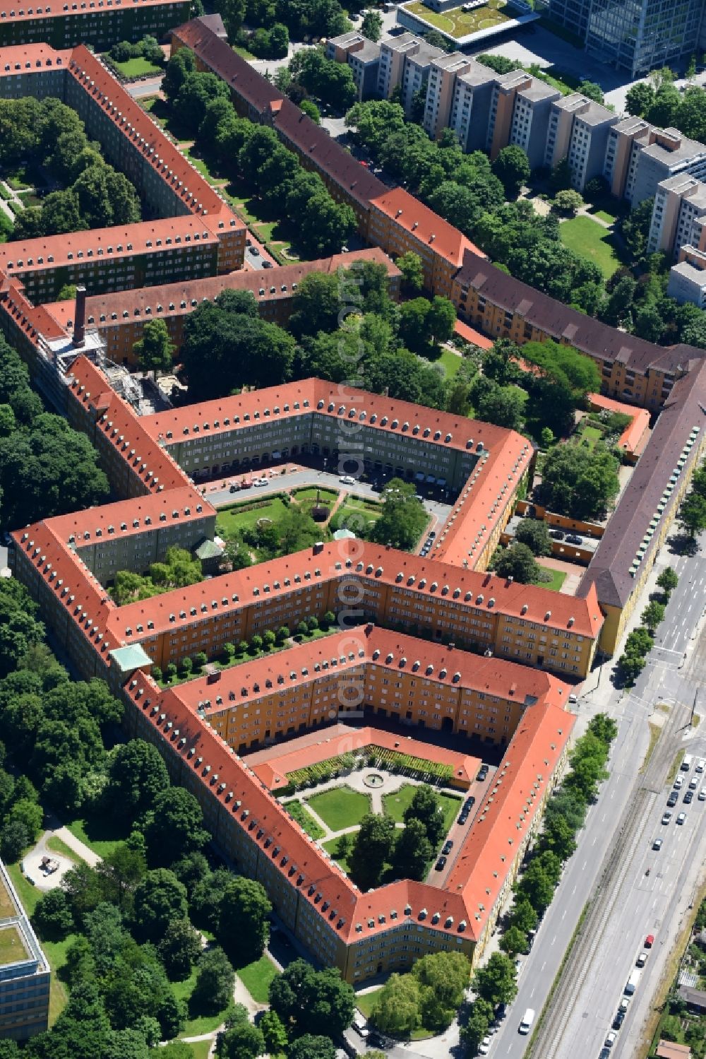 Aerial image München - Residential area of the multi-family house settlement along the Lampadiusstrasse - Dachauer Strasse - Franz-Marc-Strasse in the district Moosach in Munich in the state Bavaria, Germany