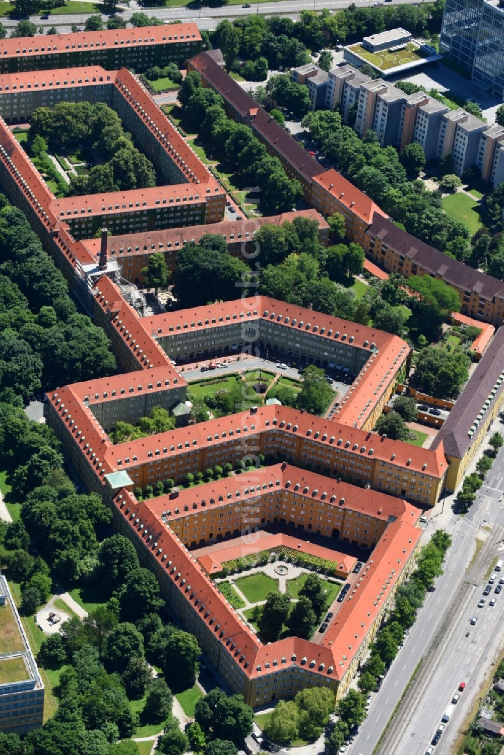 Aerial photograph München - Residential area of the multi-family house settlement along the Lampadiusstrasse - Dachauer Strasse - Franz-Marc-Strasse in the district Moosach in Munich in the state Bavaria, Germany