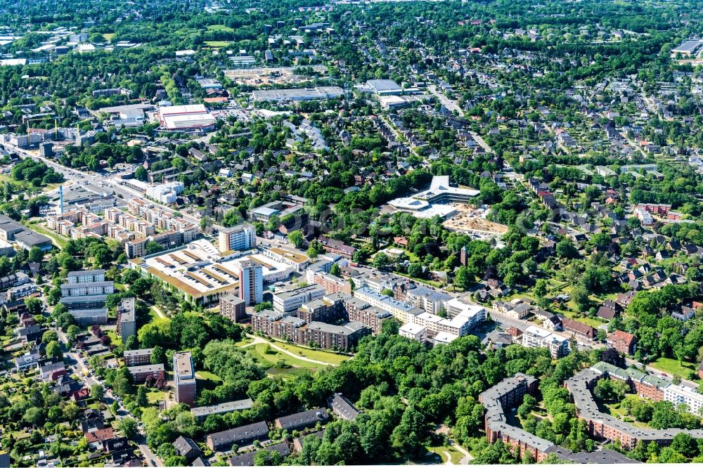 Hamburg from the bird's eye view: Residential area of a multi-family house settlement overlooking the shopping mall Lurup-Center along Luruper Hauptstrasse in Hamburg