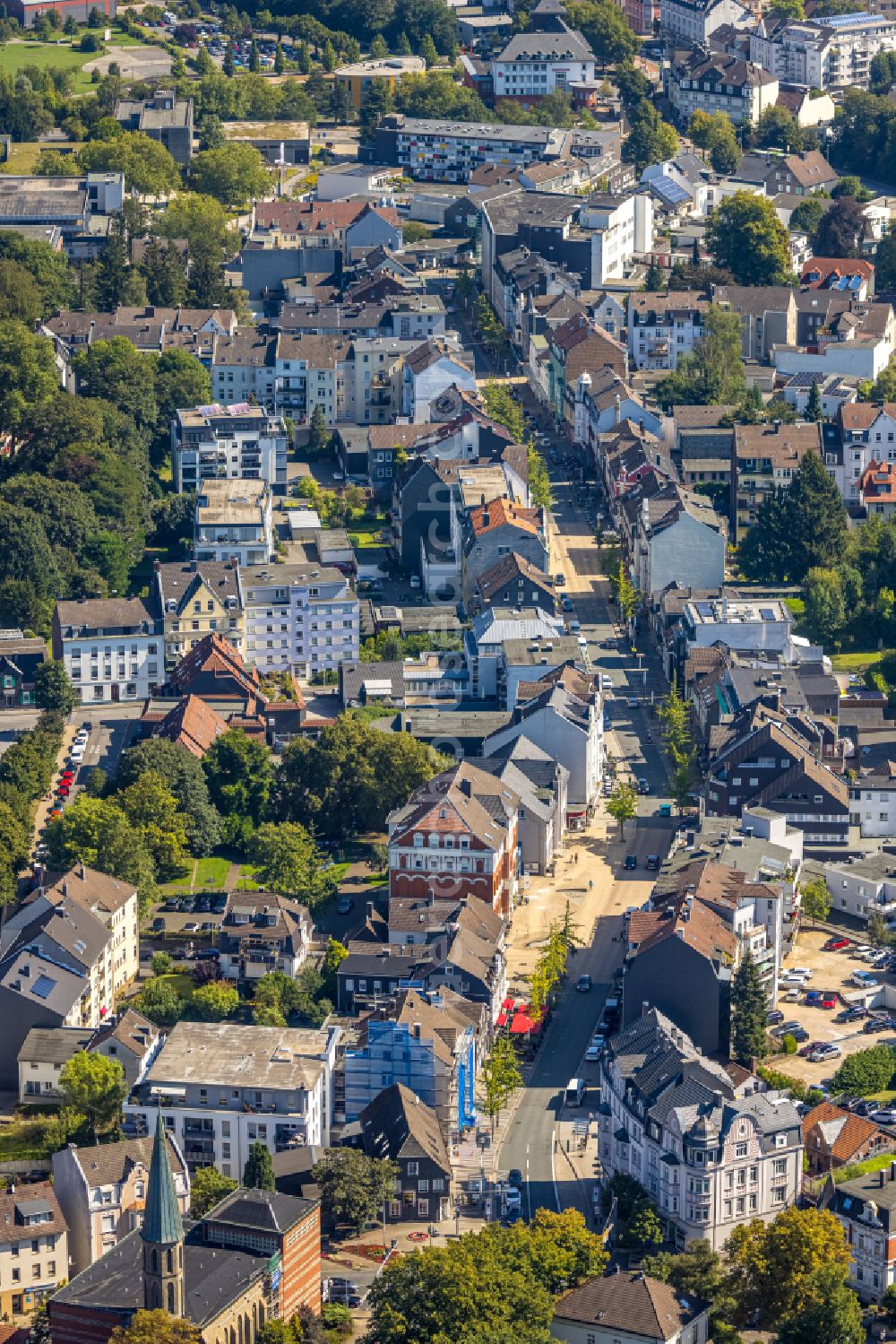 Gevelsberg from above - Residential area of the multi-family house settlement along the Mittelstrasse in the district Heck in Gevelsberg in the state North Rhine-Westphalia, Germany