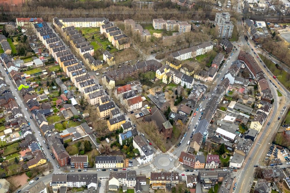 Aerial photograph Duisburg - Residential area of the multi-family house settlement along the Neubreisacher Strasse in Duisburg in the state North Rhine-Westphalia, Germany