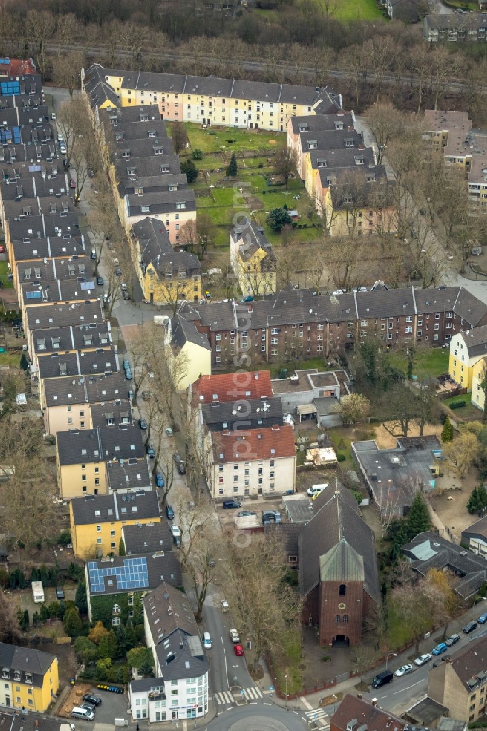 Duisburg from above - Residential area of the multi-family house settlement along the Neubreisacher Strasse in Duisburg in the state North Rhine-Westphalia, Germany