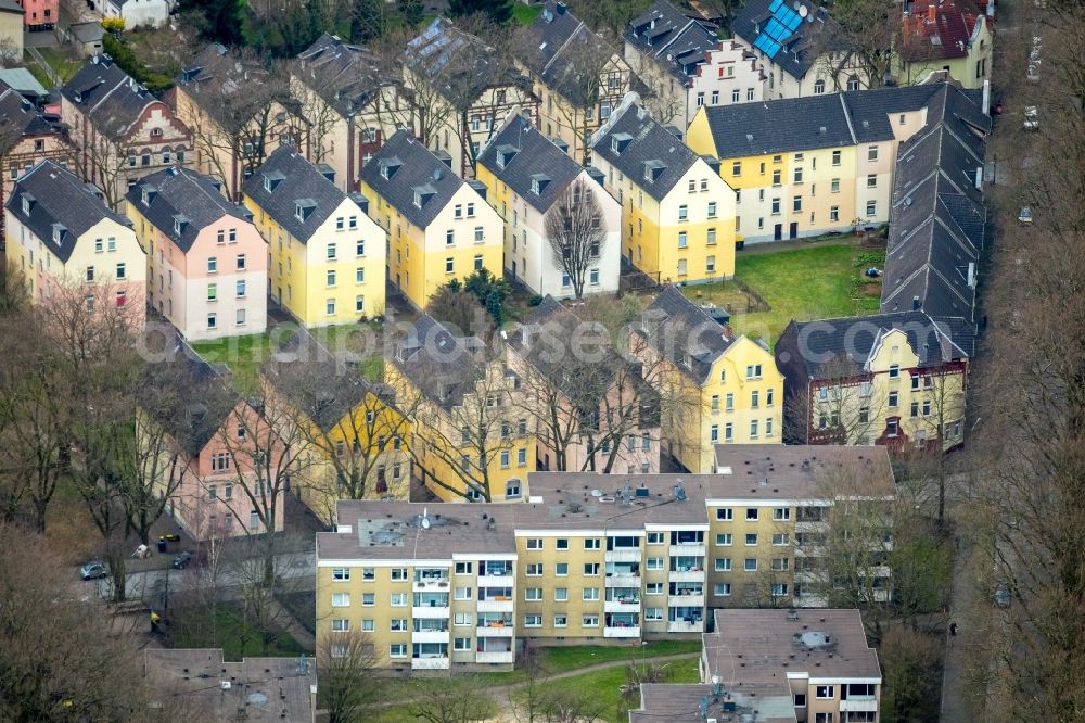 Aerial image Duisburg - Residential area of the multi-family house settlement along the Neubreisacher Strasse in Duisburg in the state North Rhine-Westphalia, Germany