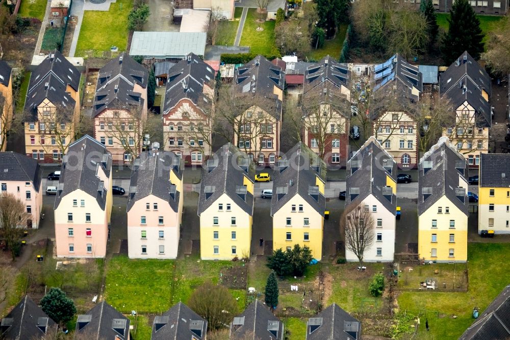 Duisburg from above - Residential area of the multi-family house settlement along the Neubreisacher Strasse in Duisburg in the state North Rhine-Westphalia, Germany