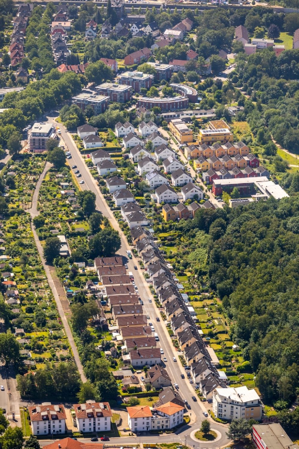 Aerial photograph Dortmund - Residential area of the multi-family house settlement along the Neue Tremoniastrasse in Dortmund in the state North Rhine-Westphalia, Germany