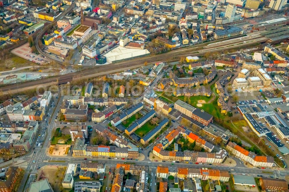 Bochum from the bird's eye view: Residential area of the multi-family house settlement along the Oskar-Hoffmann-Strasse - Kronenstrasse in the district Bochum Mitte in Bochum in the state North Rhine-Westphalia, Germany