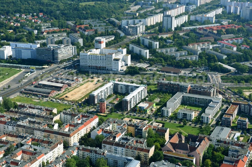 Berlin from the bird's eye view: Residential area of the multi-family house settlement along the Otto-Ostrowski-Strasse - Hausburgstrasse - Kochhannstrasse in Berlin, Germany