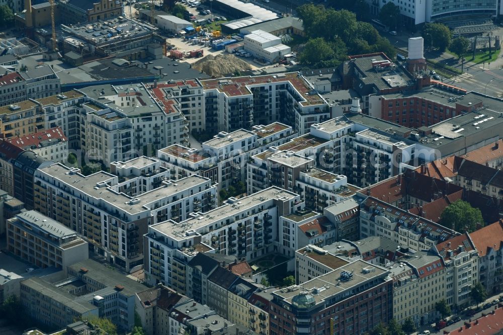 Berlin from the bird's eye view: Residential area of the multi-family house settlement along the Saarbruecker Strasse - Strassburger Strasse - Torstrasse - Prenzlauer Allee in the district Bezirk Pankow in Berlin, Germany