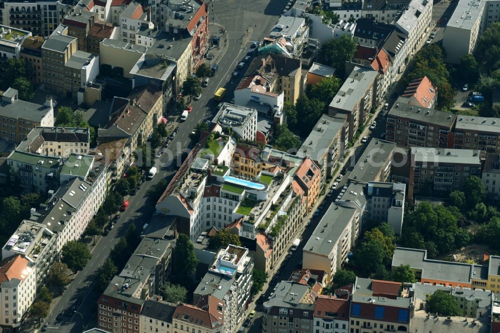 Aerial photograph Berlin - Residential area of the multi-family house settlement along the Torstrasse and Linnienstrasse in Berlin, Germany