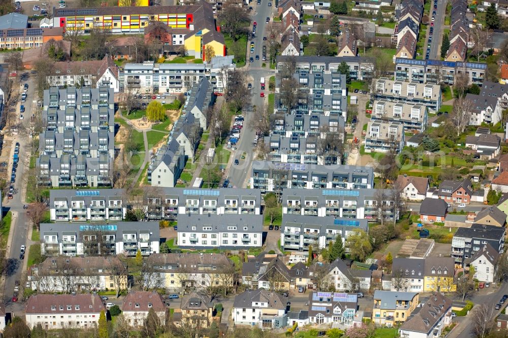 Aerial photograph Hattingen - Residential area of the multi-family house settlement along the Uhlandstrasse - Schillerstrasse in Hattingen in the state North Rhine-Westphalia, Germany