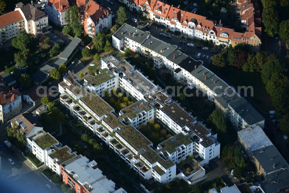 Aerial photograph Erfurt - Roof and wall structures in residential area of a multi-family house settlement street Am Stadtpark in Erfurt in the state Thuringia