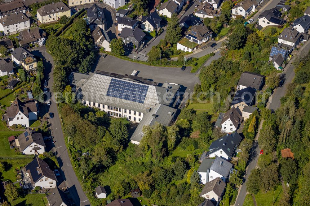 Finnentrop from the bird's eye view: Residential area of the multi-family house settlement on Serkenroder Strasse in Finnentrop in the state North Rhine-Westphalia, Germany