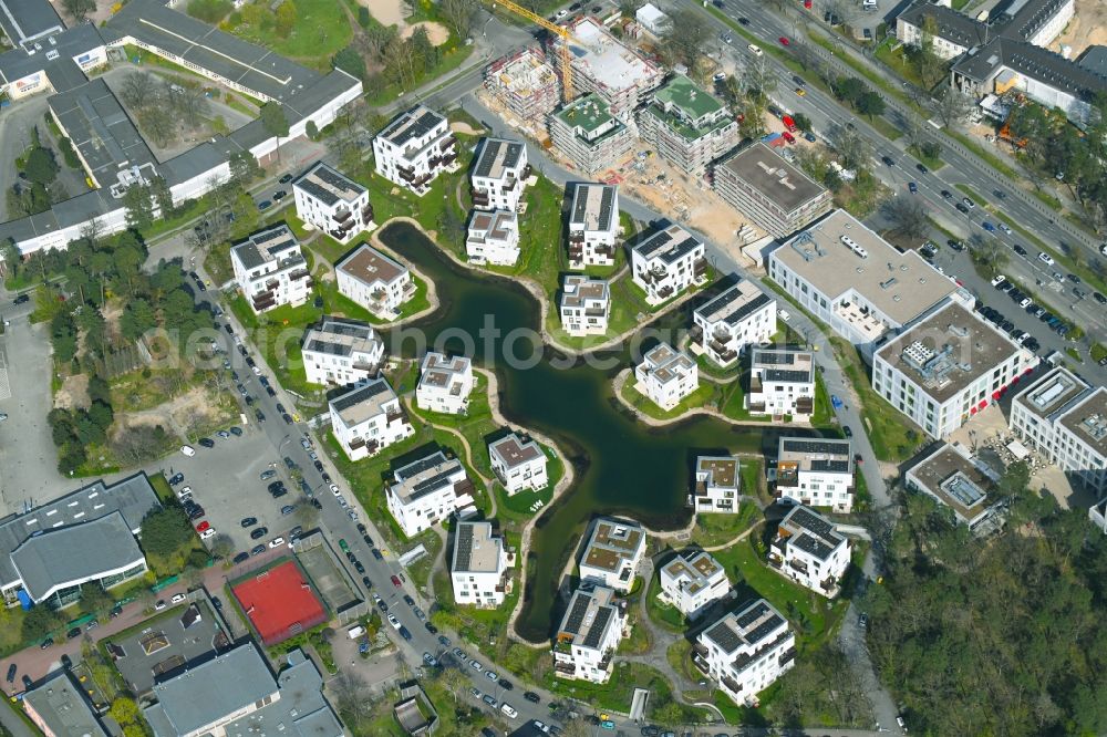 Berlin from the bird's eye view: Residential area of the multi-family house settlement Fuenf Morgen Dahlem Urban Village on Marshallstrasse - Huettenweg in the district Dahlem in Berlin, Germany