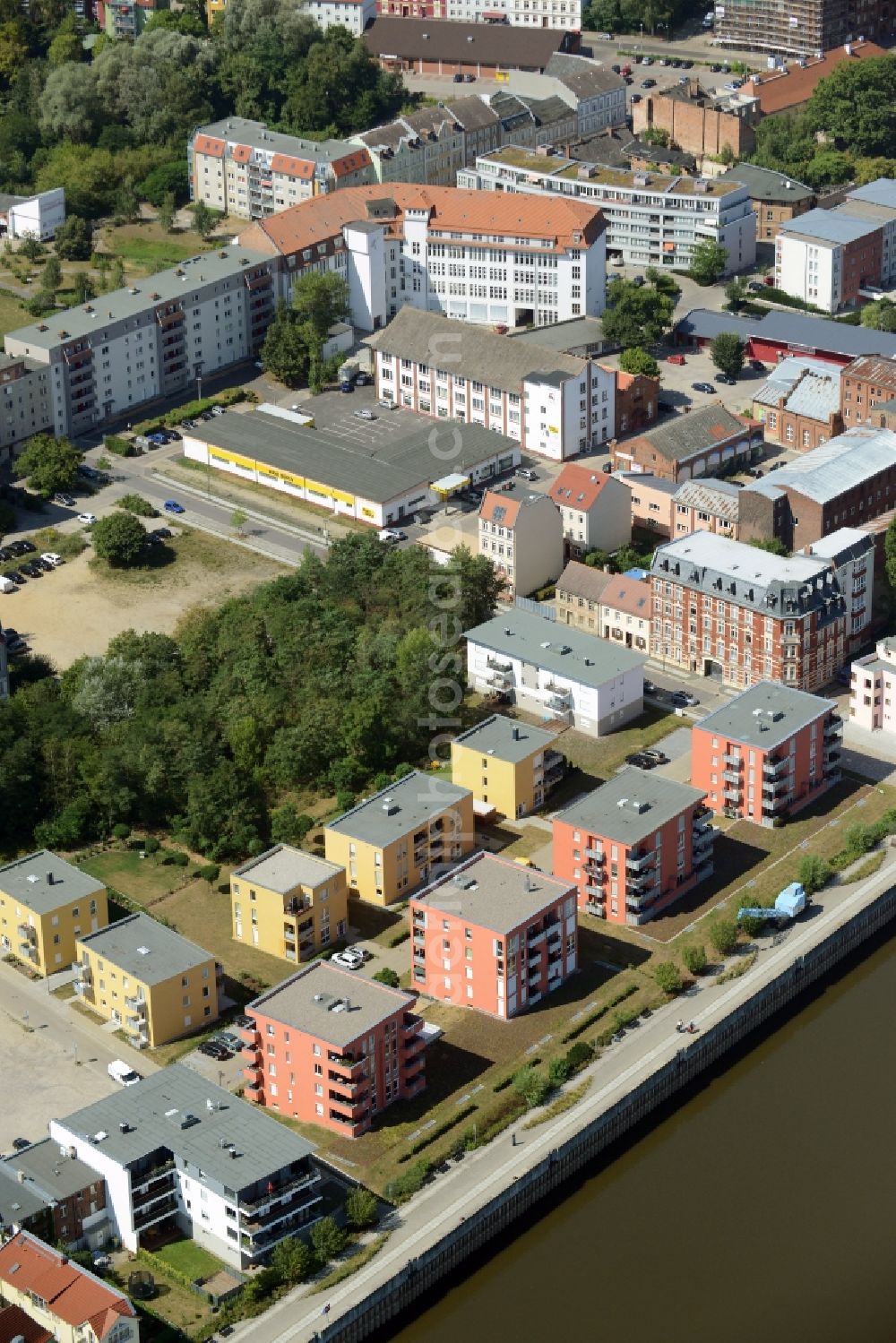 Aerial image Frankfurt (Oder) - Residential area of a multi-family house settlement at the Muehlengasse in Frankfurt (Oder) in the state Brandenburg. The properties are administrated by R-VS Richter Verwaltung und Service