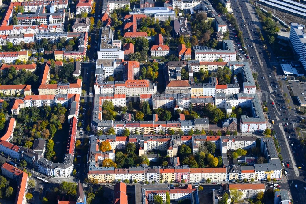 Aerial photograph Berlin - Residential area of the multi-family house settlement Frankfurter Allee - Alfredstrasse - Hubertusstrasse - Fanninger Strasse in the district Lichtenberg in Berlin, Germany