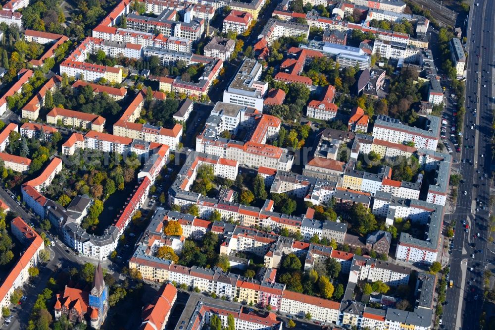 Berlin from the bird's eye view: Residential area of the multi-family house settlement Frankfurter Allee - Alfredstrasse - Hubertusstrasse - Fanninger Strasse in the district Lichtenberg in Berlin, Germany