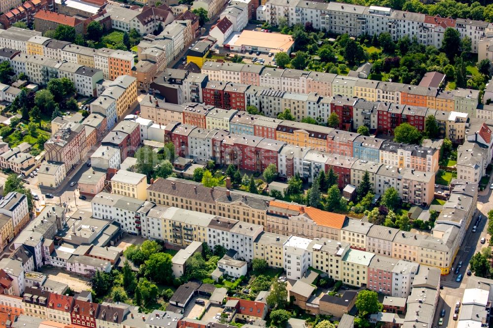 Schwerin from the bird's eye view: Residential area of a multi-family house settlement Friedensstrasse in Schwerin in the state Mecklenburg - Western Pomerania