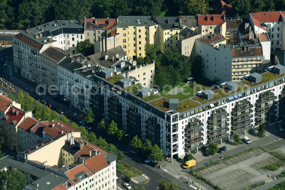 Aerial image Berlin - Residential area of the multi-family house settlement on Friedenstrasse in Berlin, Germany