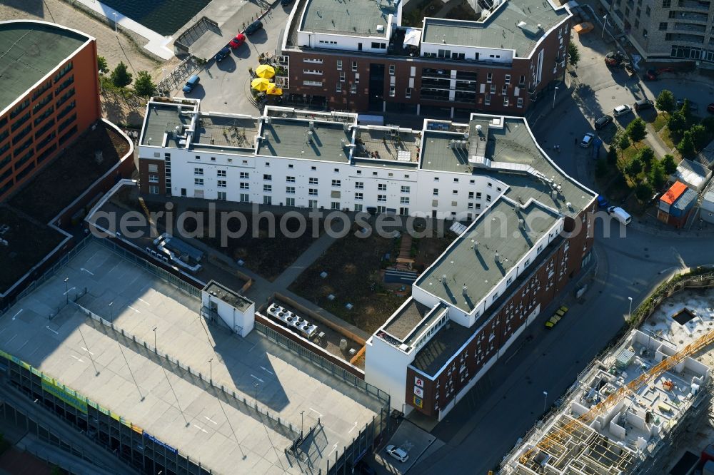 Aerial photograph Rostock - Residential area of the multi-family house settlement on Gaffelschonerweg - Loggerweg in Rostock in the state Mecklenburg - Western Pomerania, Germany